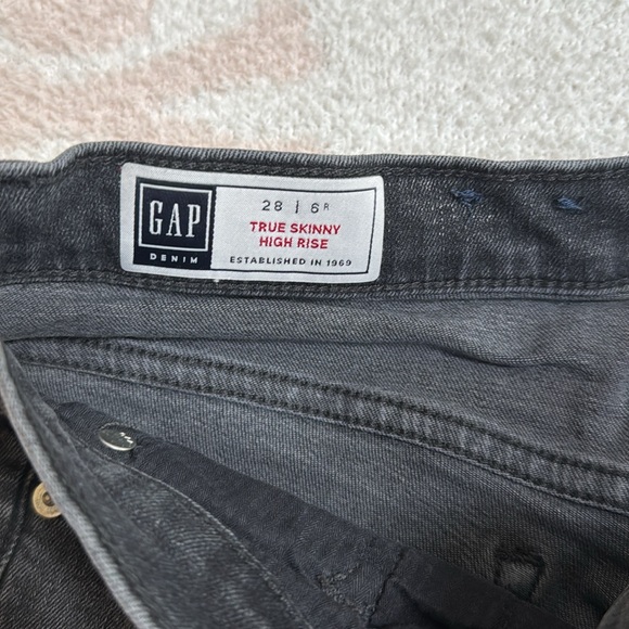 High Rise True Skinny 6/28 - Picture 2 of 5